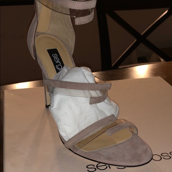Sergio Rossi Nude Heels - Picture 2 of 7